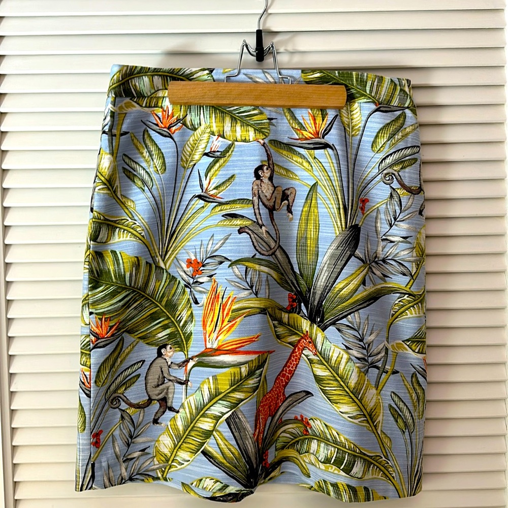 ⭐️⭐️NWOT ANN TAYLOR STRAIGHT SKIRT WITH FABULOUS BOTANIC/MONKEY PRINT!!
